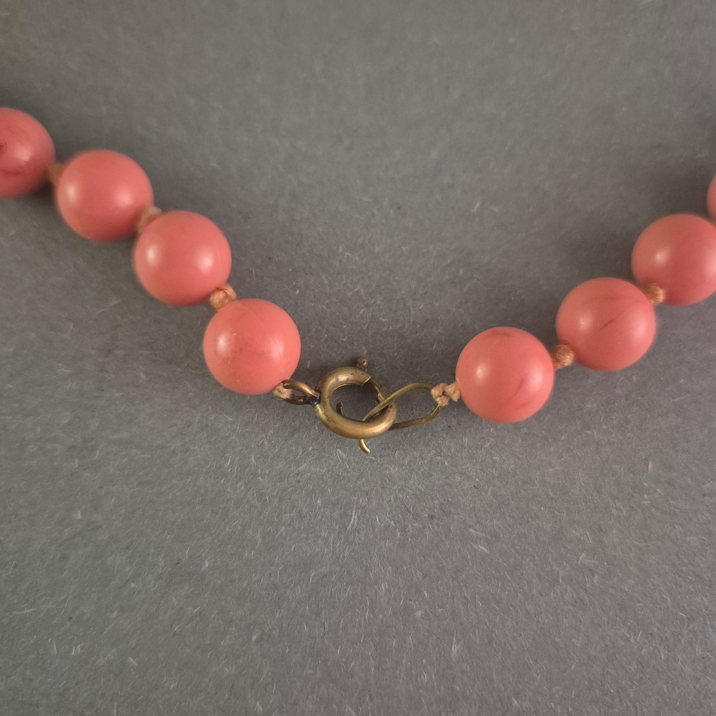 Elegante Vintage-Korallenkette – Zeitloses Schmuckstück für stilvolle Auftritte