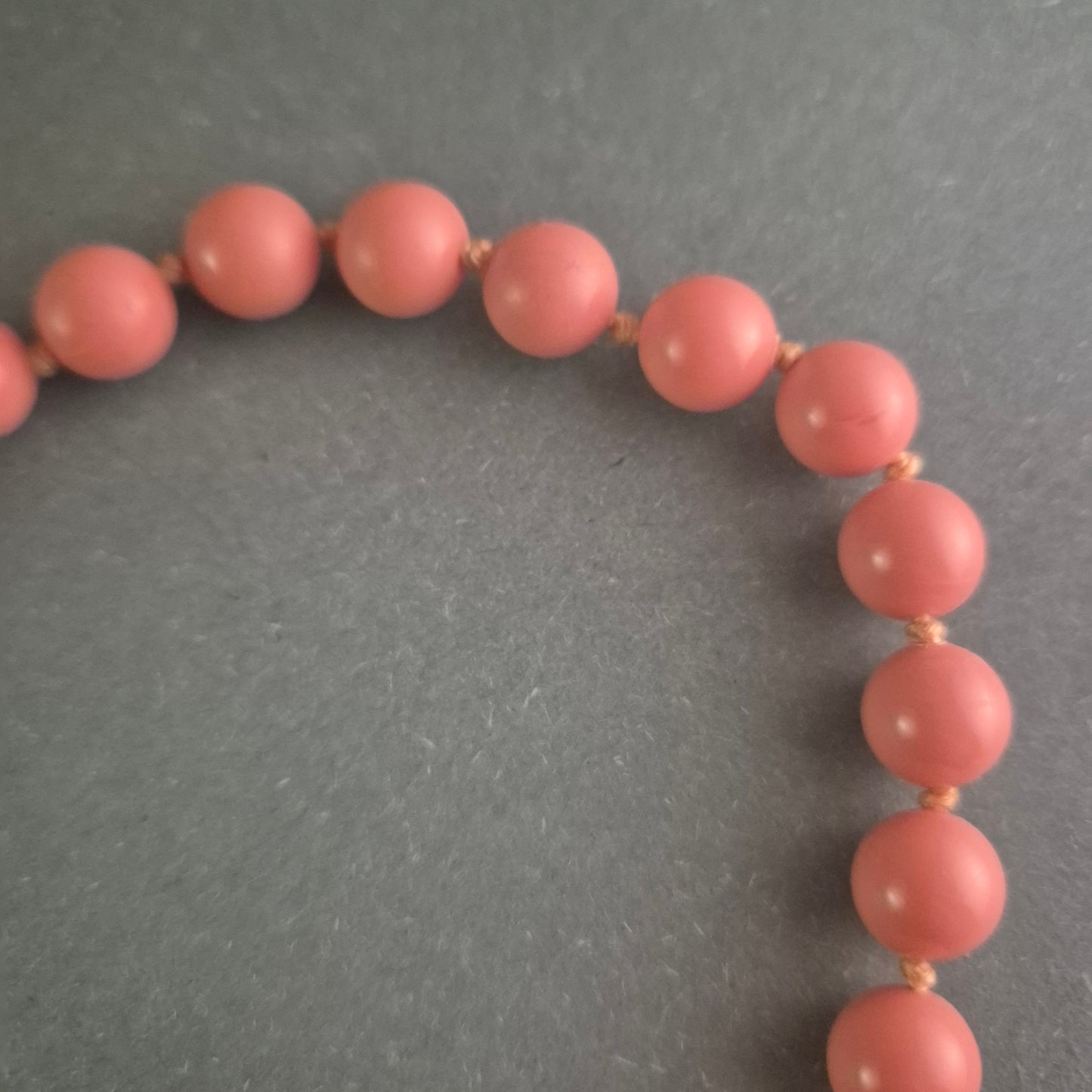 Elegante Vintage-Korallenkette – Zeitloses Schmuckstück für stilvolle Auftritte