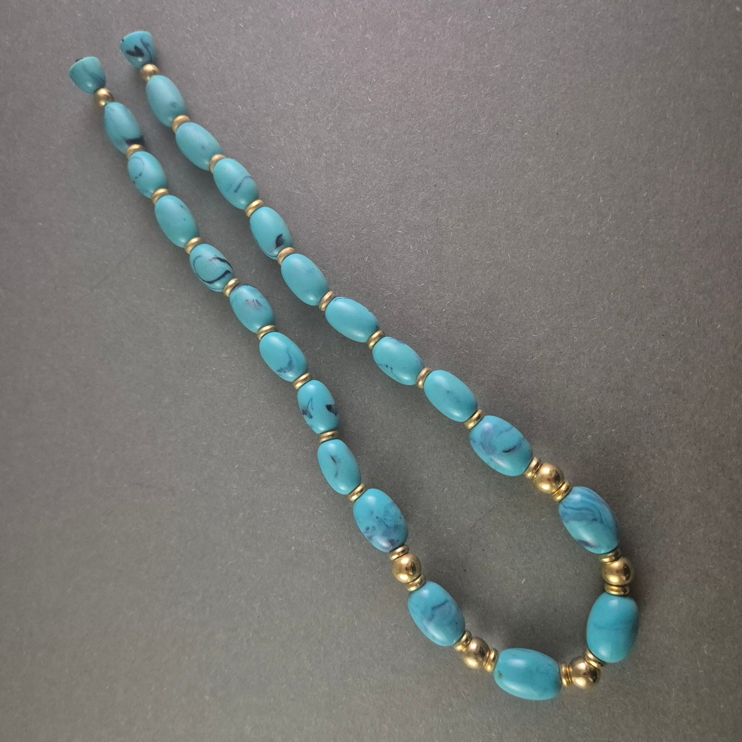 Vintage-Türkis-Halskette mit Goldperlen – Zeitloser Boho-Chic