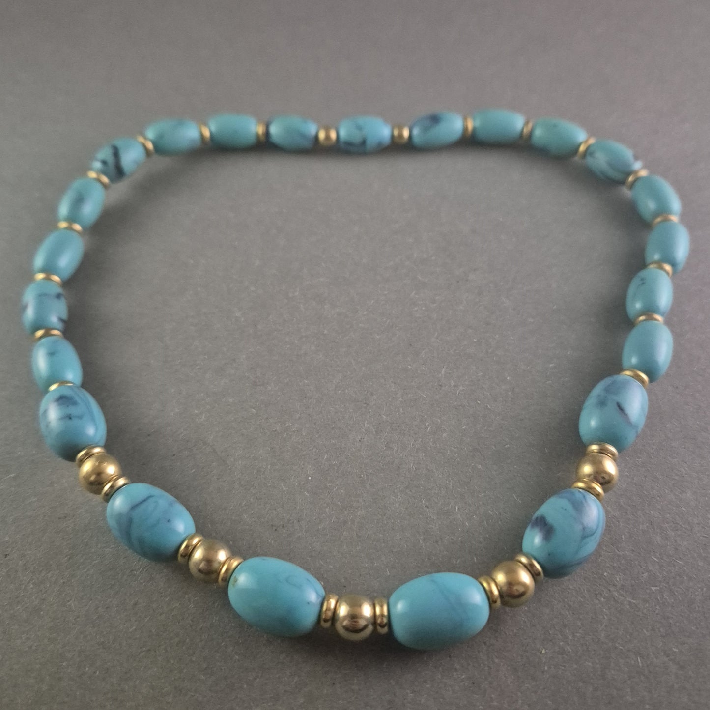 Vintage-Türkis-Halskette mit Goldperlen – Zeitloser Boho-Chic