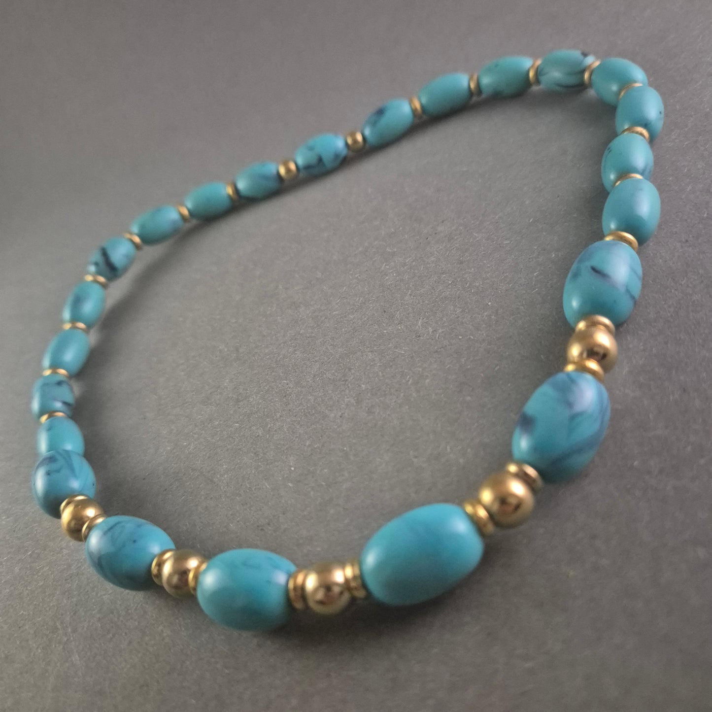 Vintage-Türkis-Halskette mit Goldperlen – Zeitloser Boho-Chic