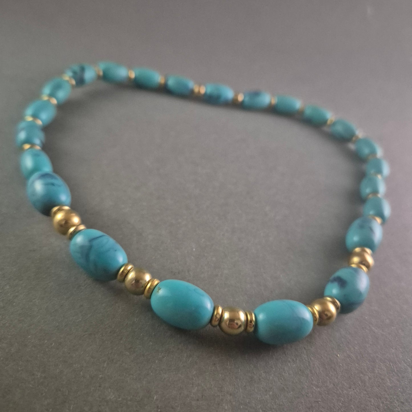 Vintage-Türkis-Halskette mit Goldperlen – Zeitloser Boho-Chic