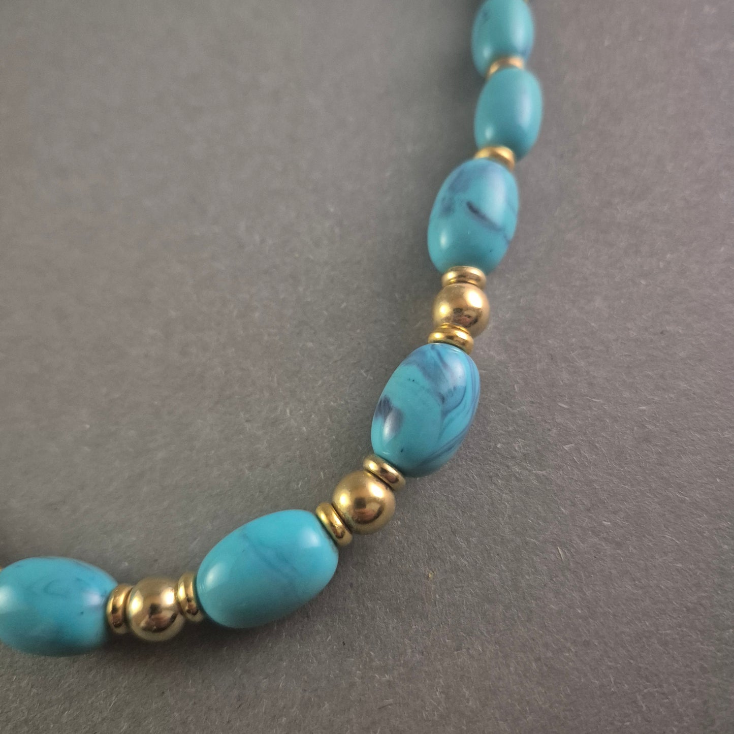 Vintage-Türkis-Halskette mit Goldperlen – Zeitloser Boho-Chic