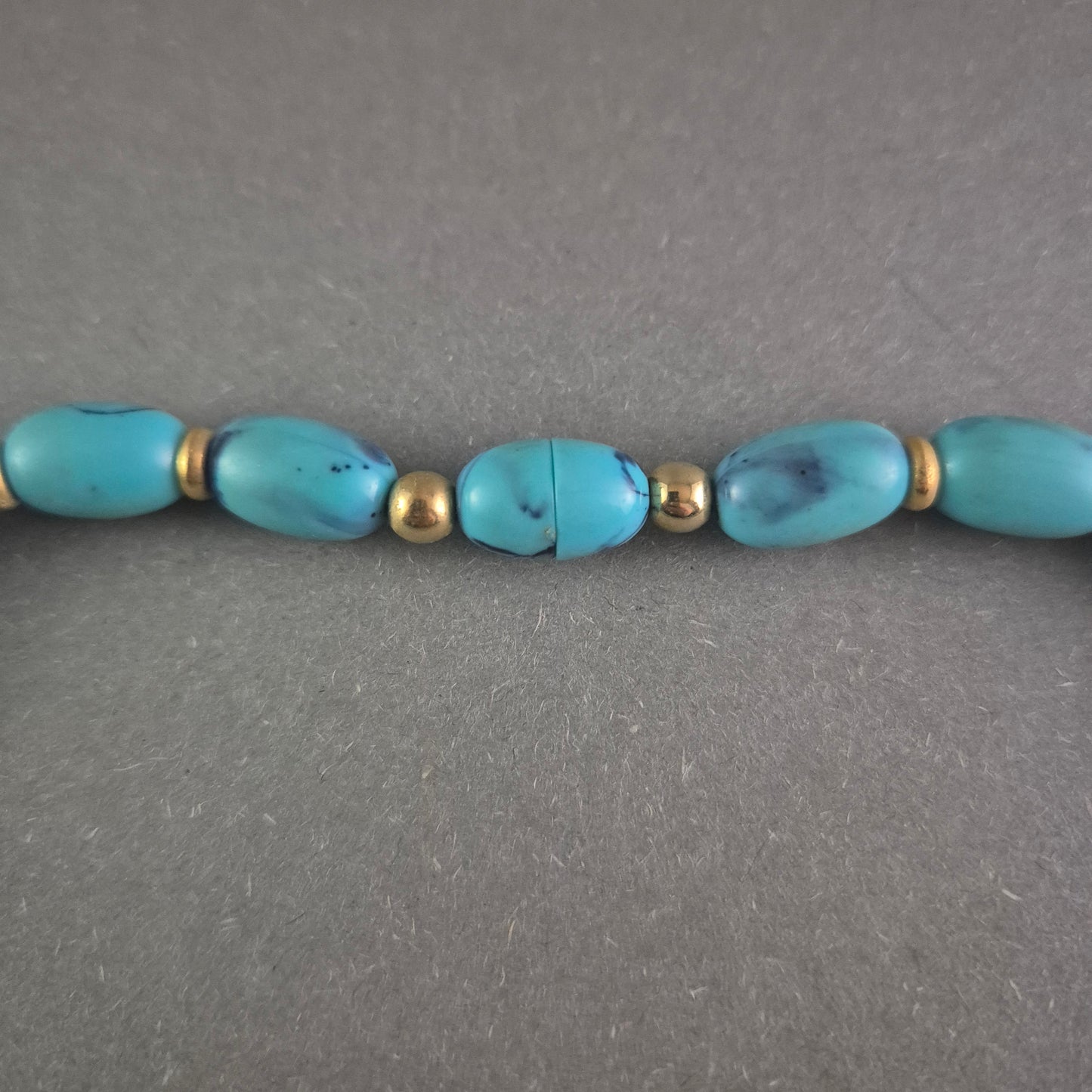 Vintage-Türkis-Halskette mit Goldperlen – Zeitloser Boho-Chic