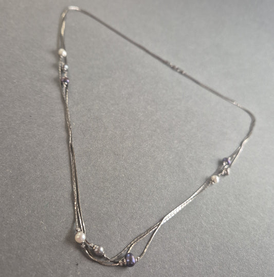 Elegante Vintage-Perlenkette mit Silberakzenten – Zeitlose Raffinesse