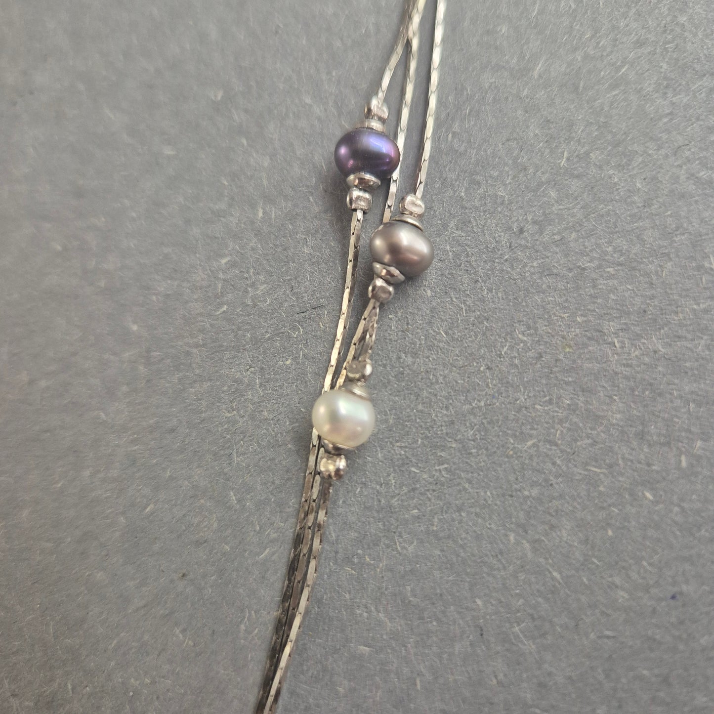 Elegante Vintage-Perlenkette mit Silberakzenten – Zeitlose Raffinesse