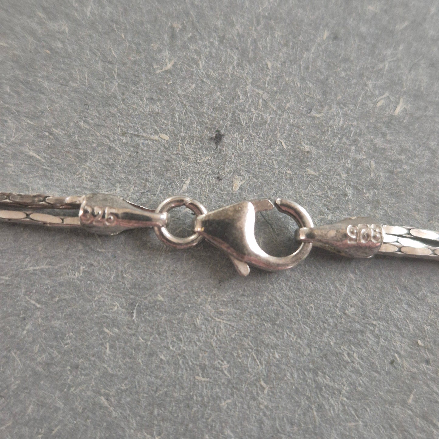 Elegante Vintage-Perlenkette mit Silberakzenten – Zeitlose Raffinesse