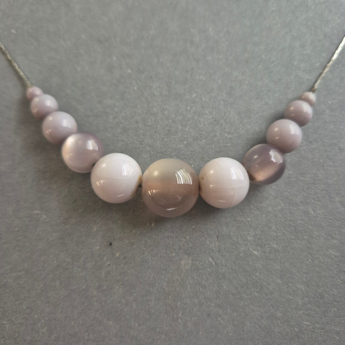 Elegante Vintage-Glasperlenkette in zarten Pastelltönen – Zeitlose Leichtigkeit