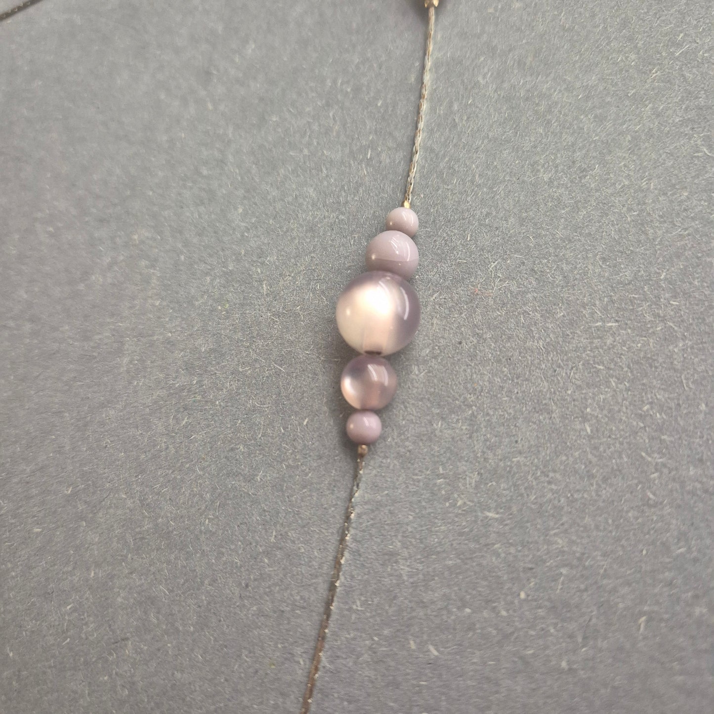 Elegante Vintage-Glasperlenkette in zarten Pastelltönen – Zeitlose Leichtigkeit