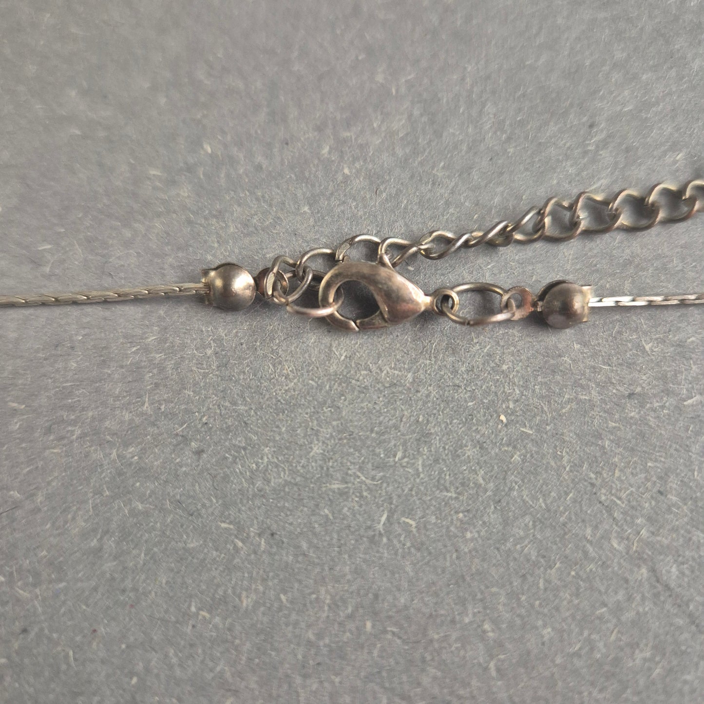 Elegante Vintage-Glasperlenkette in zarten Pastelltönen – Zeitlose Leichtigkeit