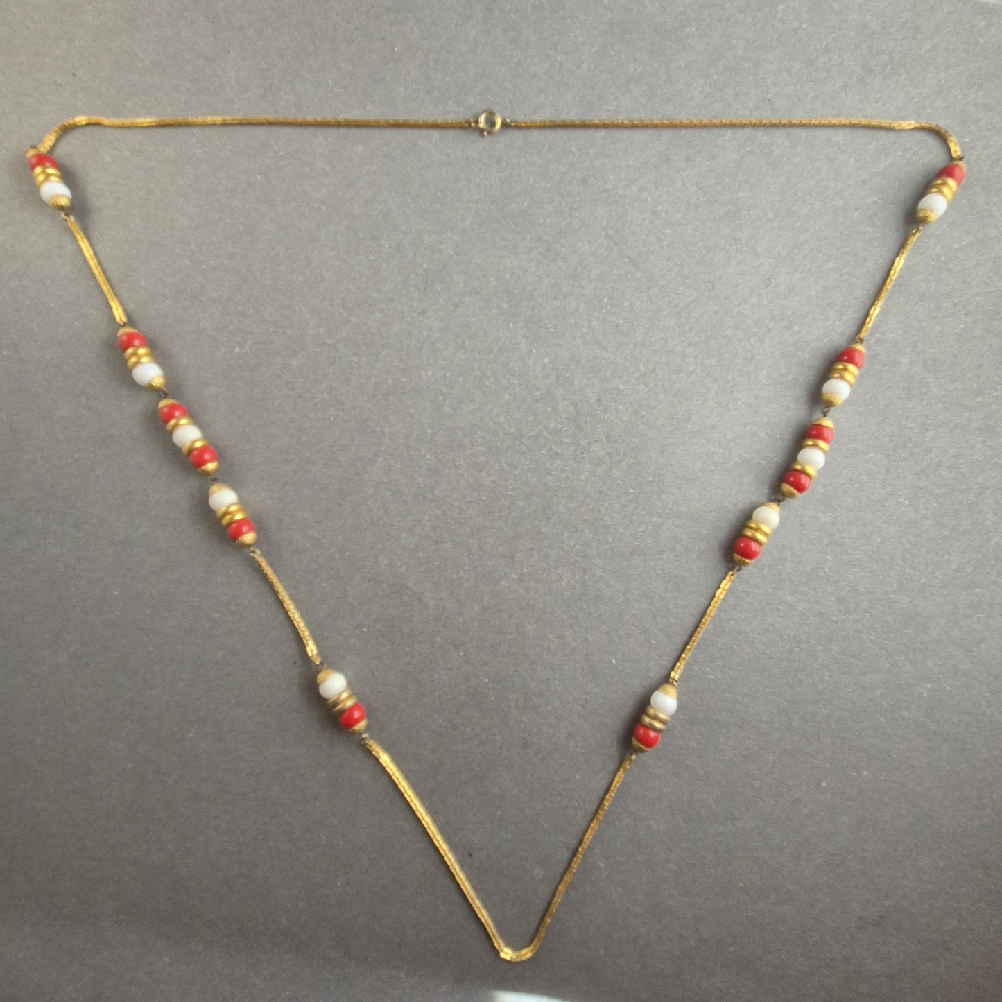 Vintage-Halskette mit goldfarbenen Akzenten – Exotischer Ethno-Chic