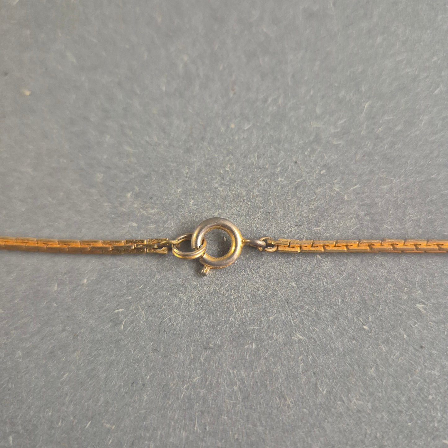 Vintage-Halskette mit goldfarbenen Akzenten – Exotischer Ethno-Chic