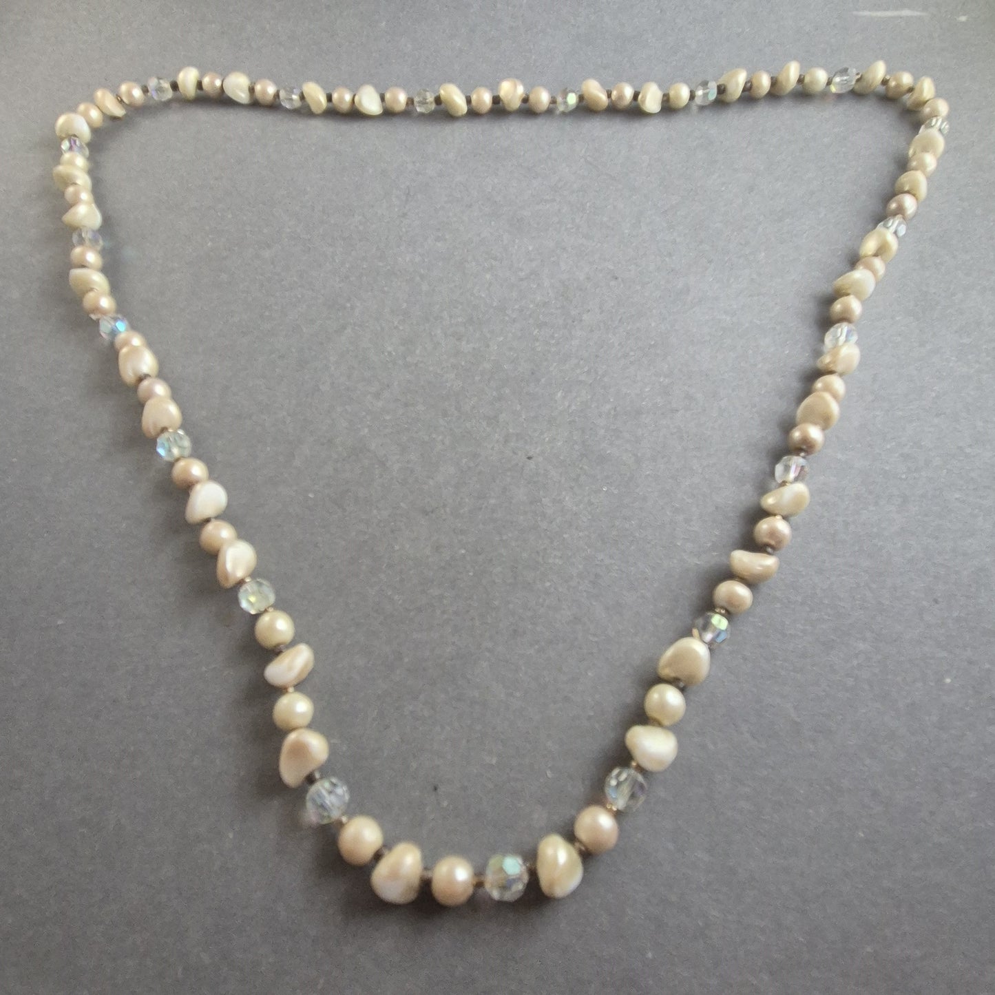 Vintage-Perlenkette mit Kristallakzenten – Elegante Schlichtheit