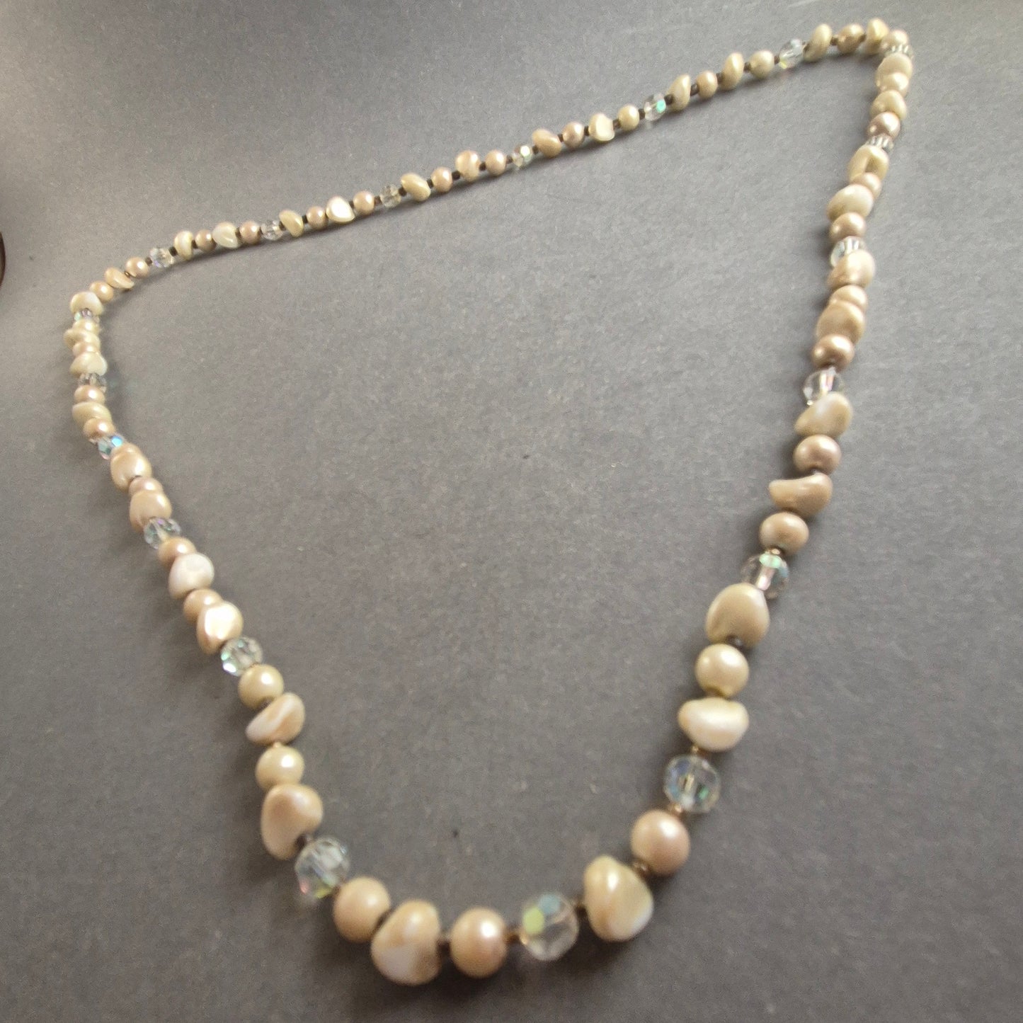 Vintage-Perlenkette mit Kristallakzenten – Elegante Schlichtheit