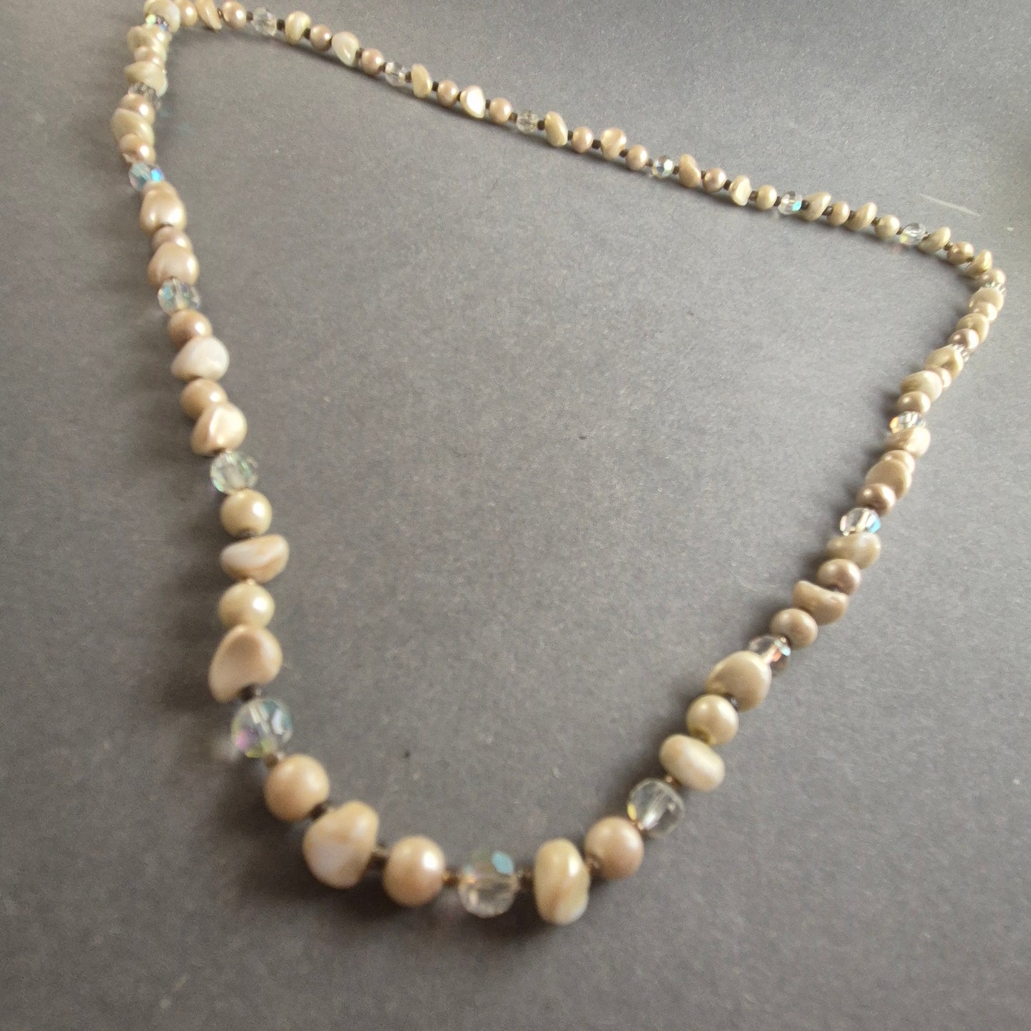 Vintage-Perlenkette mit Kristallakzenten – Elegante Schlichtheit