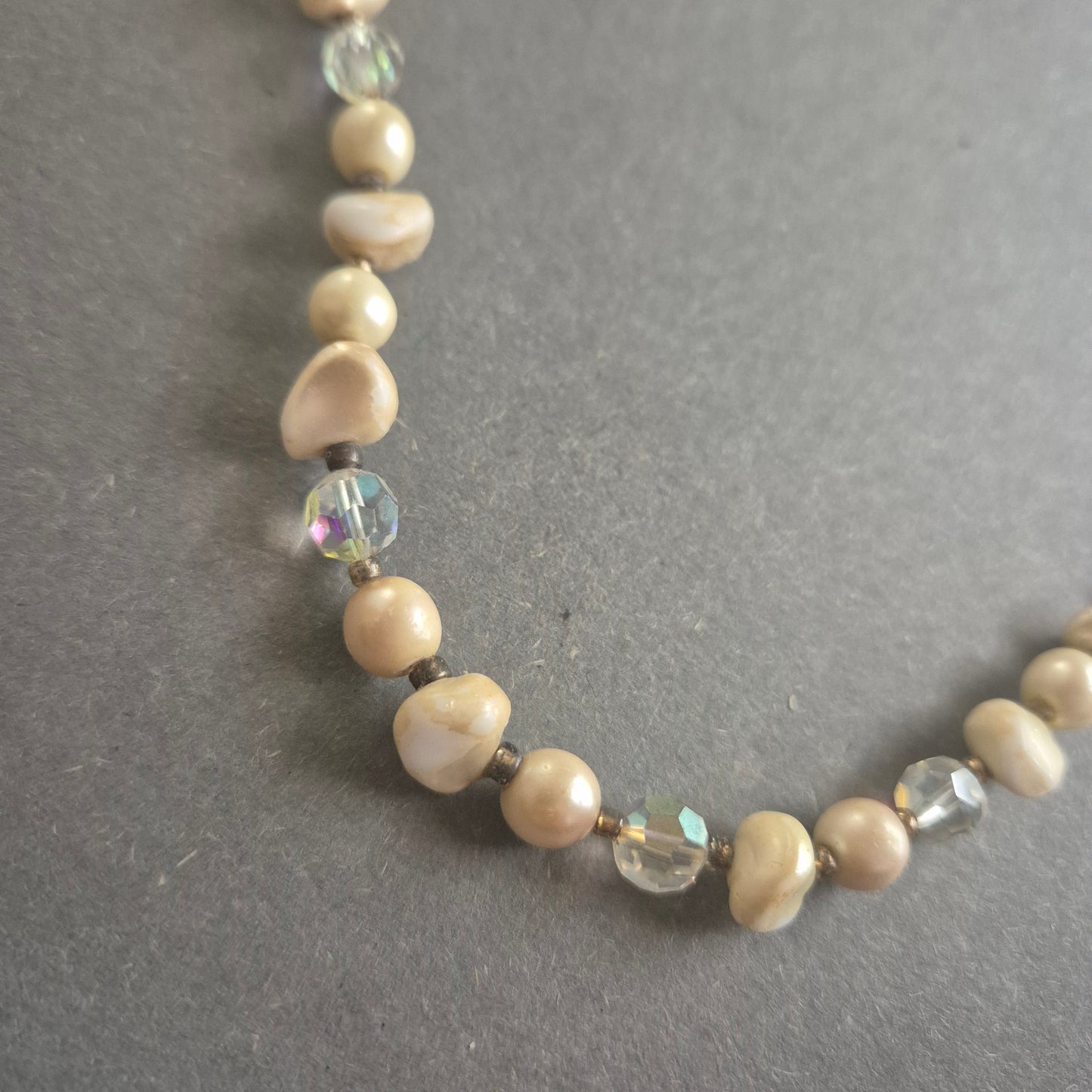 Vintage-Perlenkette mit Kristallakzenten – Elegante Schlichtheit