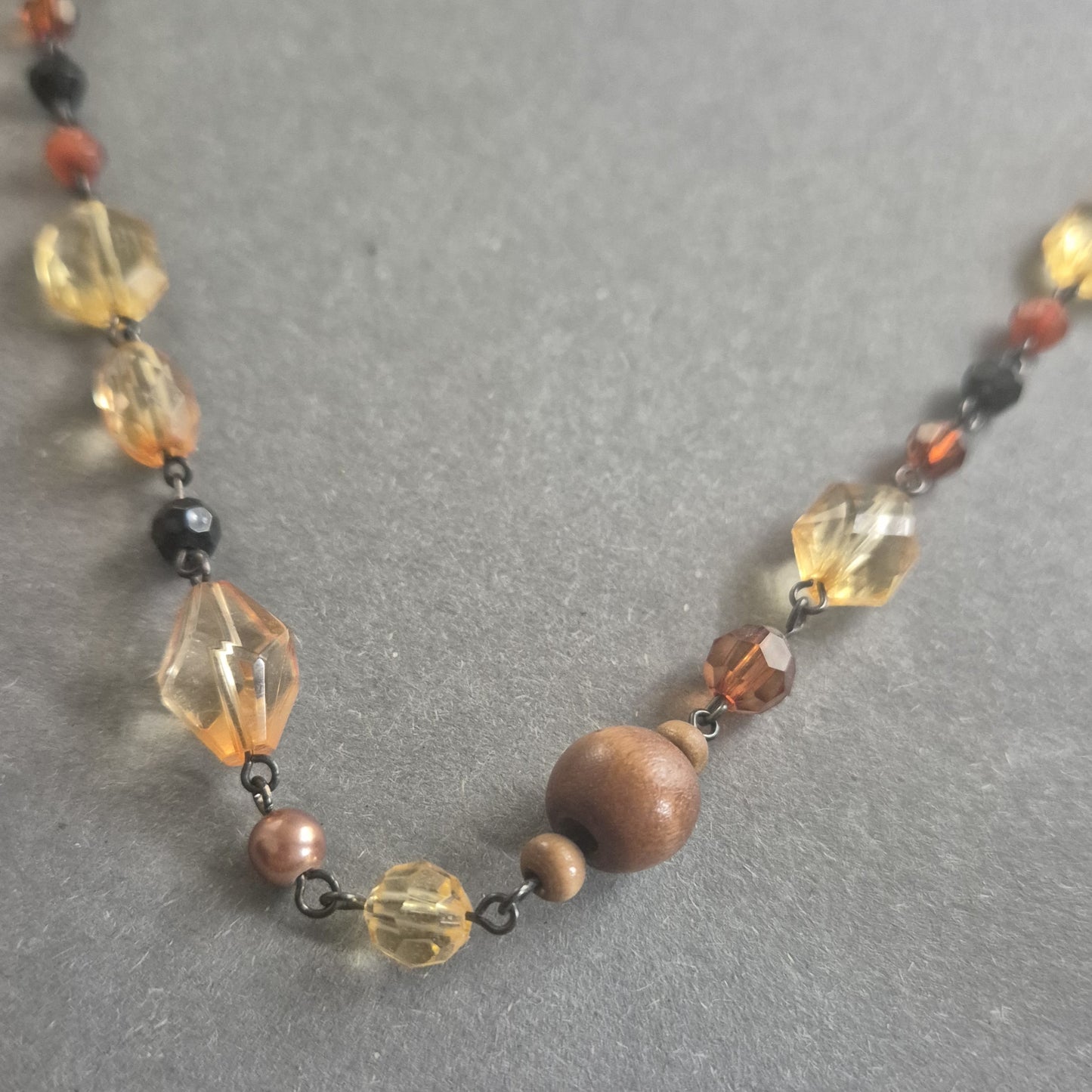 Halskette Glas- und Holzperlen Natürliche Eleganz mit warmen Erdtönen