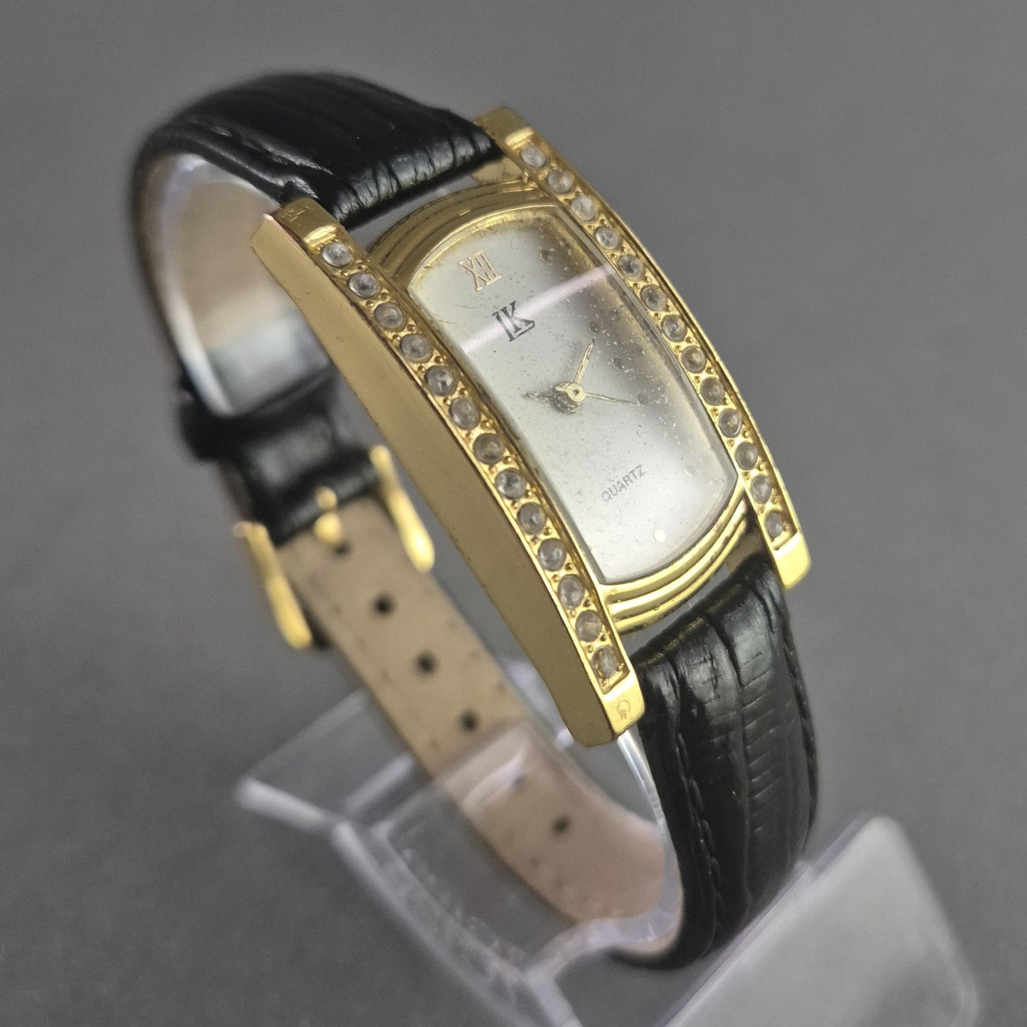 Elegante IK Damenarmbanduhr – Goldenes Design mit Strassverzierung