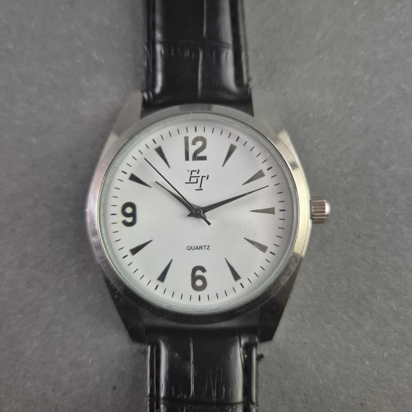 Elegante ET Herrenarmbanduhr – Minimalistisches Design mit Lederarmband