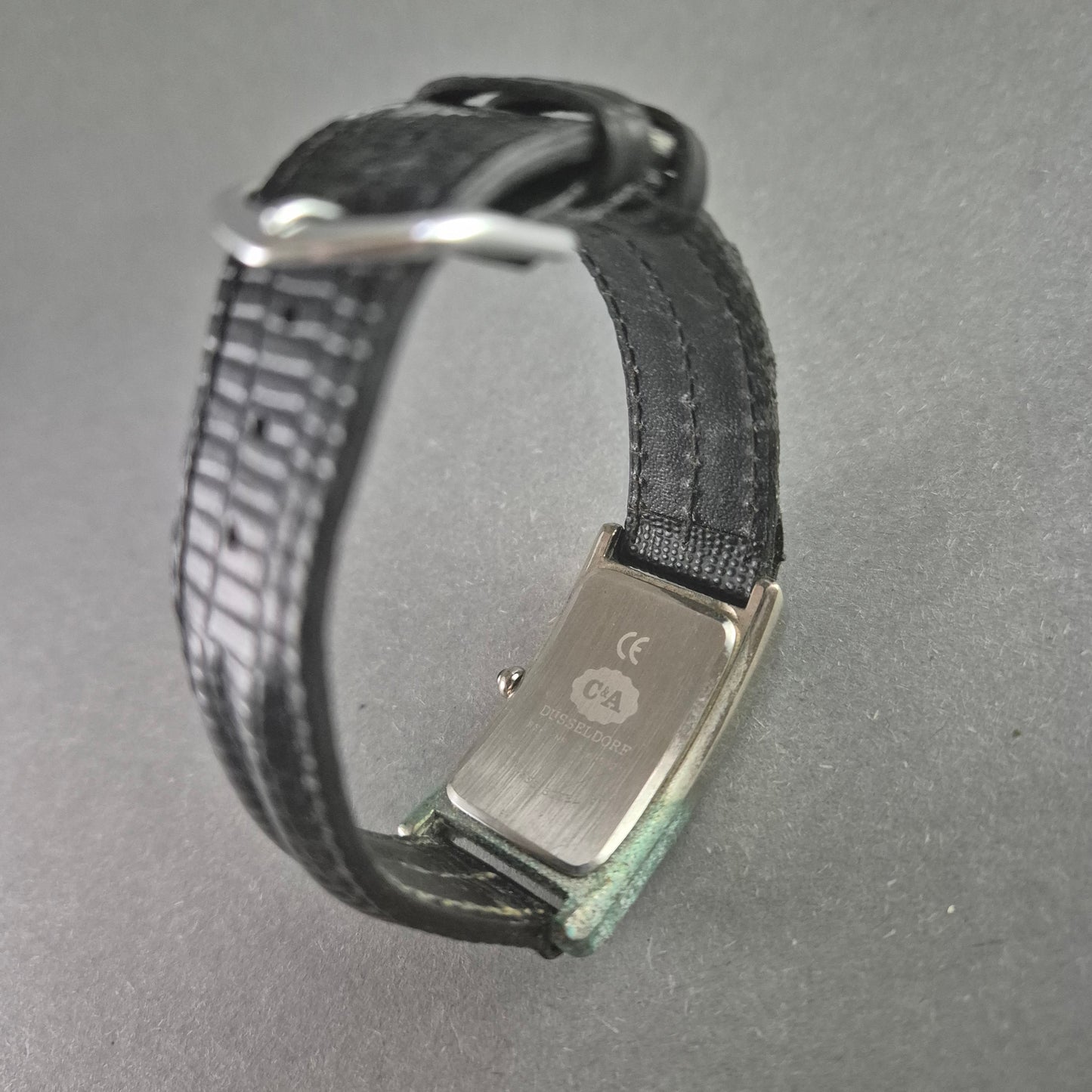 Elegante C&A Düsseldorf Herrenarmbanduhr – Zeitloses Design mit Lederarmband