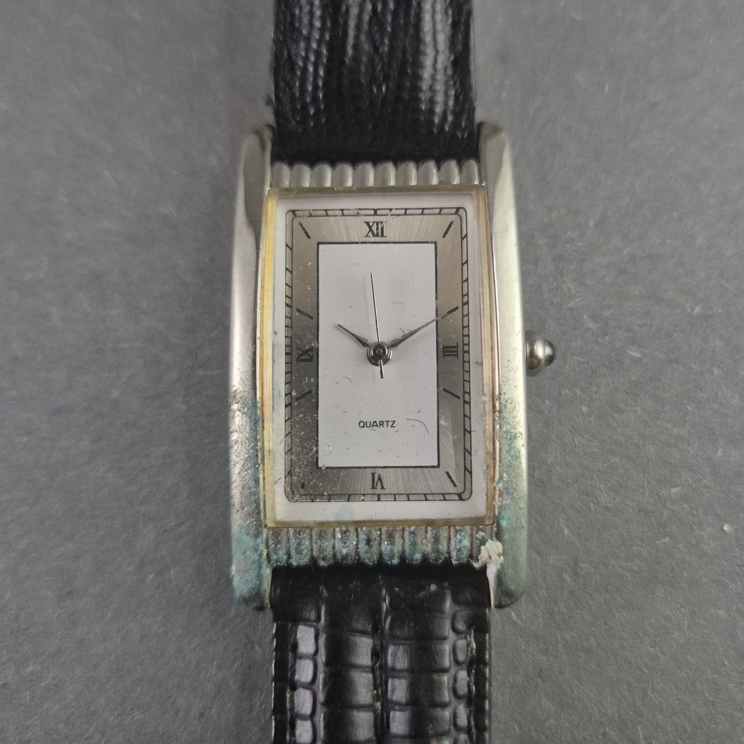 Elegante C&A Düsseldorf Herrenarmbanduhr – Zeitloses Design mit Lederarmband