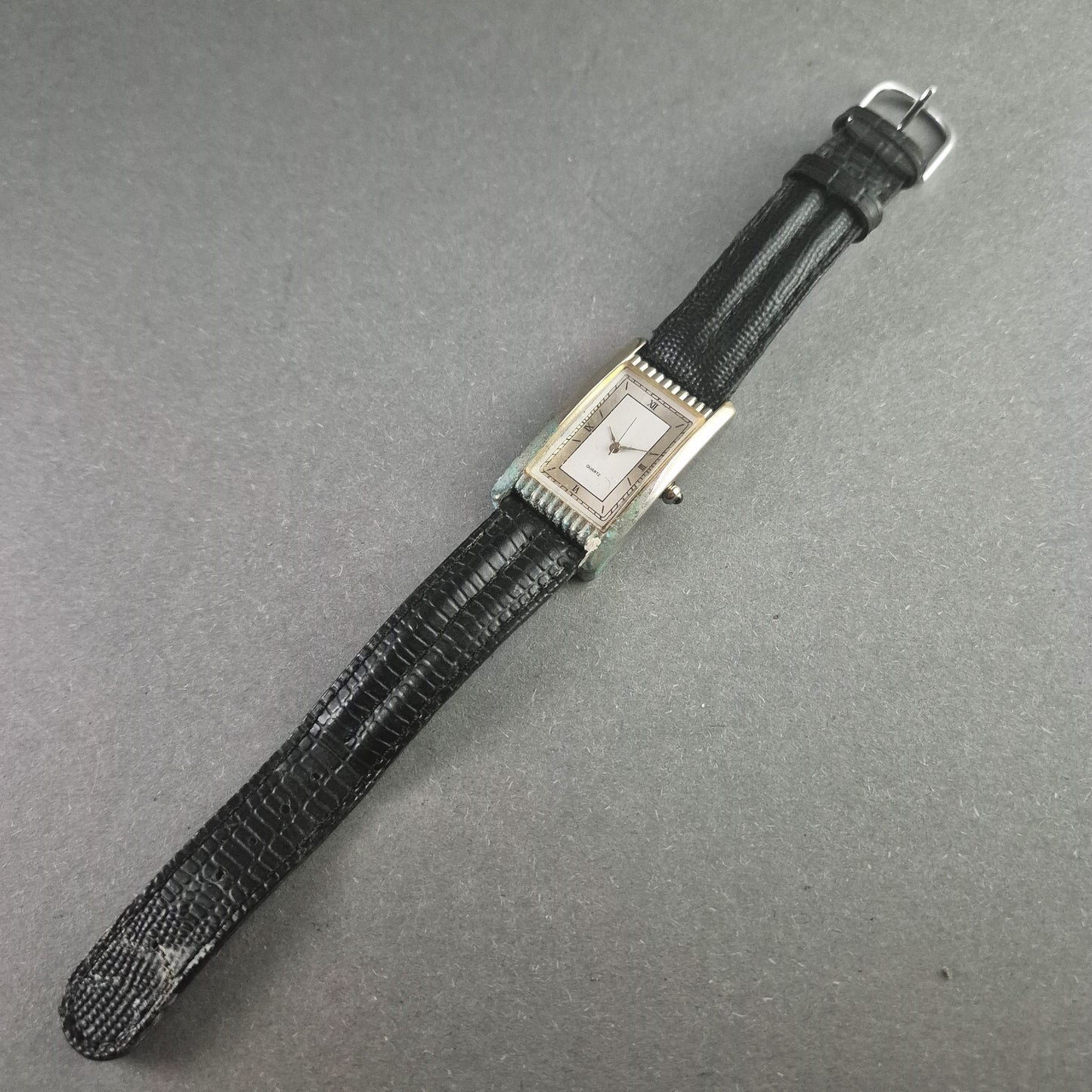 Elegante C&A Düsseldorf Herrenarmbanduhr – Zeitloses Design mit Lederarmband