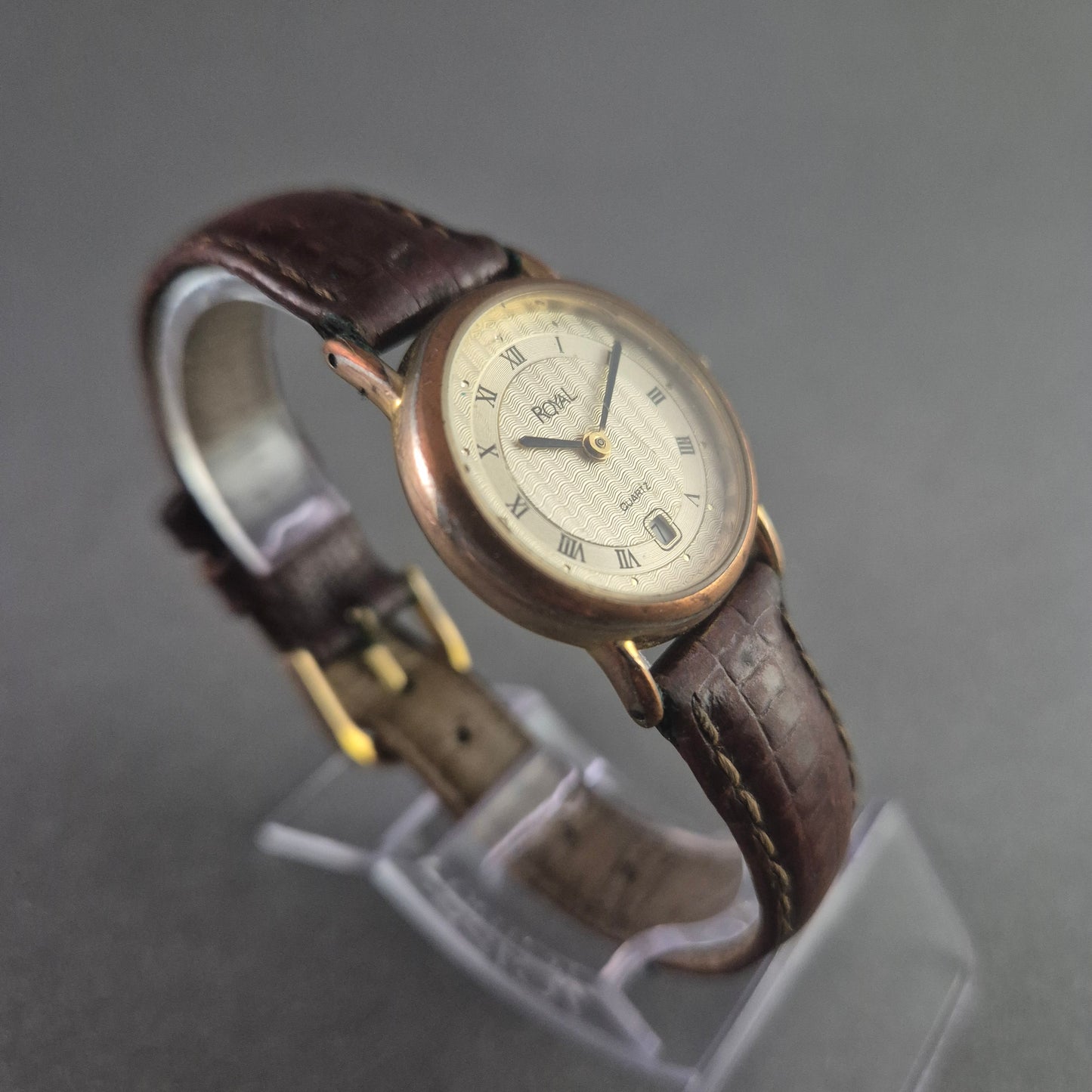 Klassische Royal Herrenarmbanduhr – Goldenes Design mit römischen Ziffern