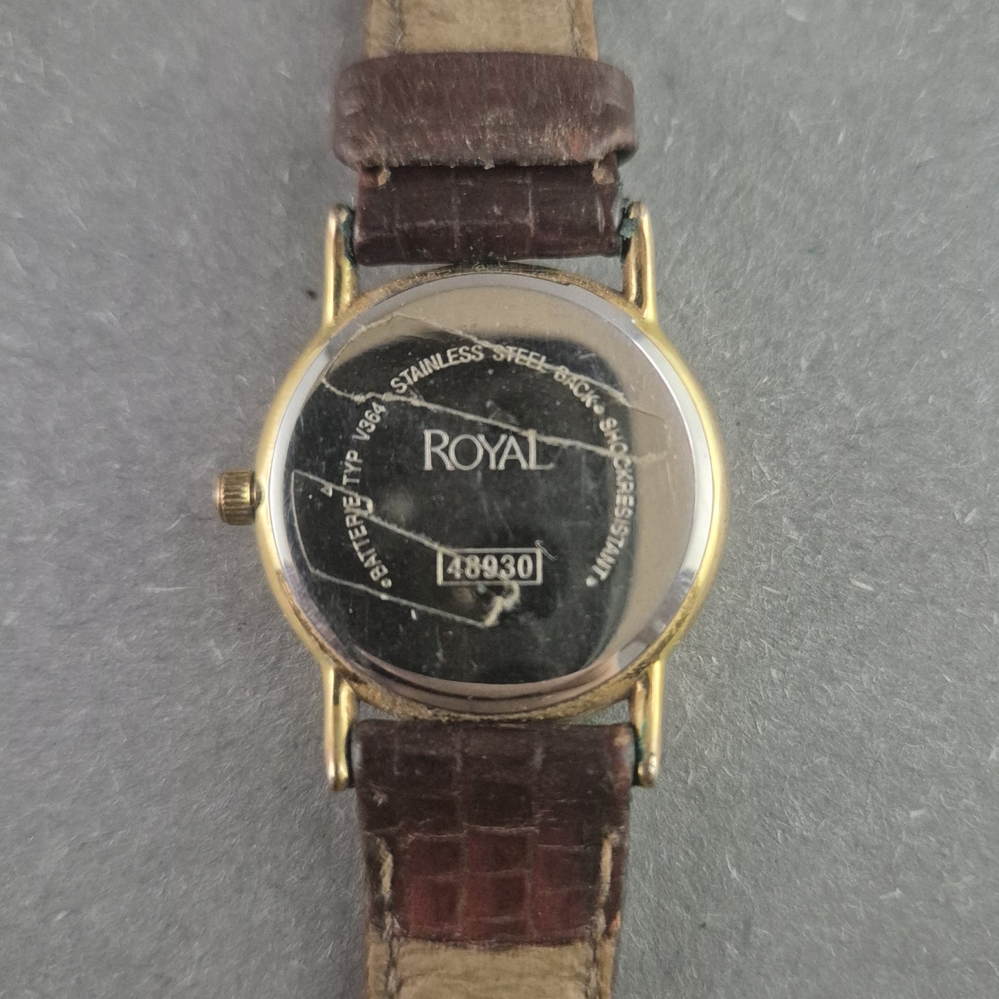 Klassische Royal Herrenarmbanduhr – Goldenes Design mit römischen Ziffern