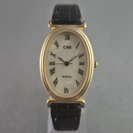 Elegante CMI Damenarmbanduhr – Goldenes Ovales Design mit römischen Ziffern