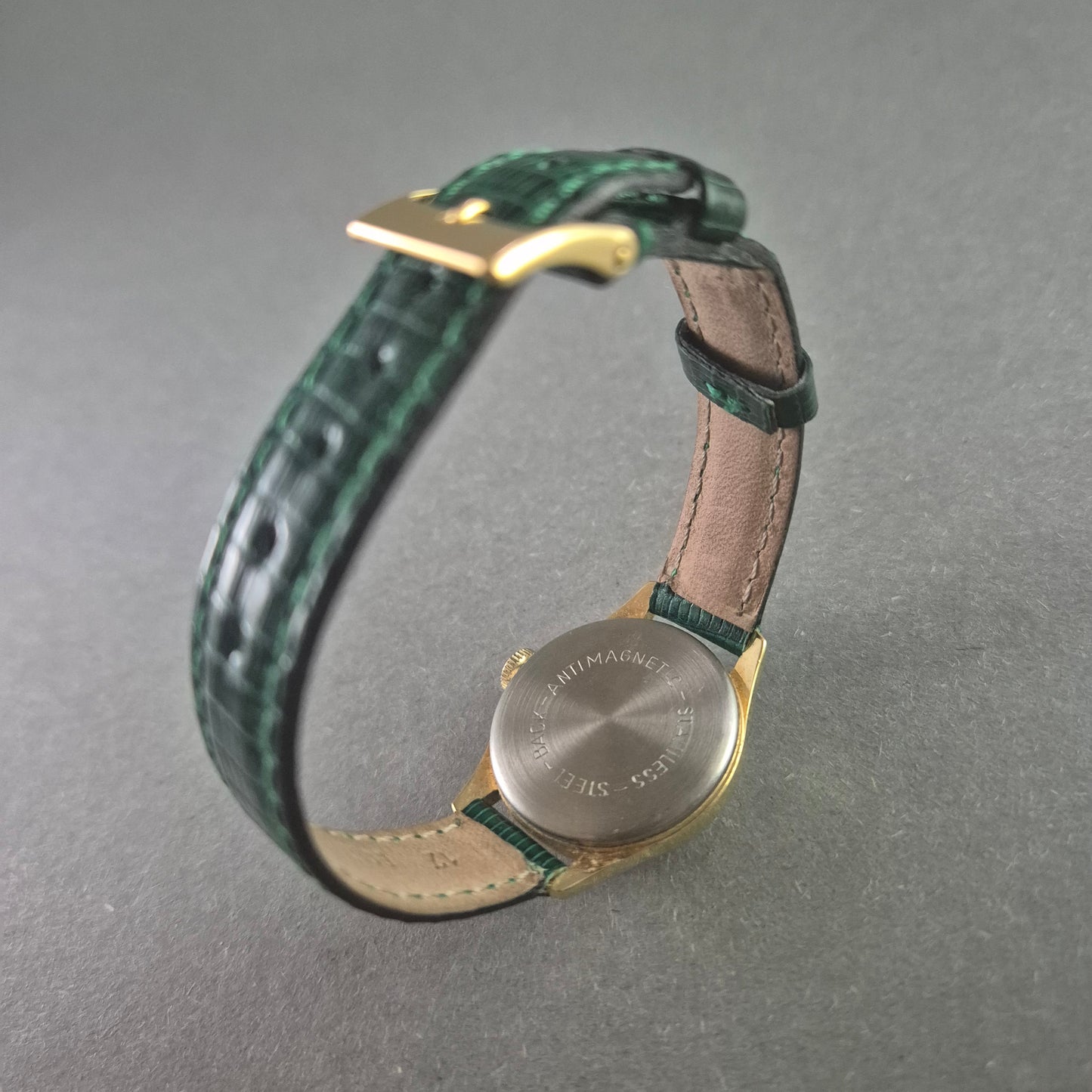 Vintage EMES Armbanduhr – Klassisches Design mit grünem Lederarmband