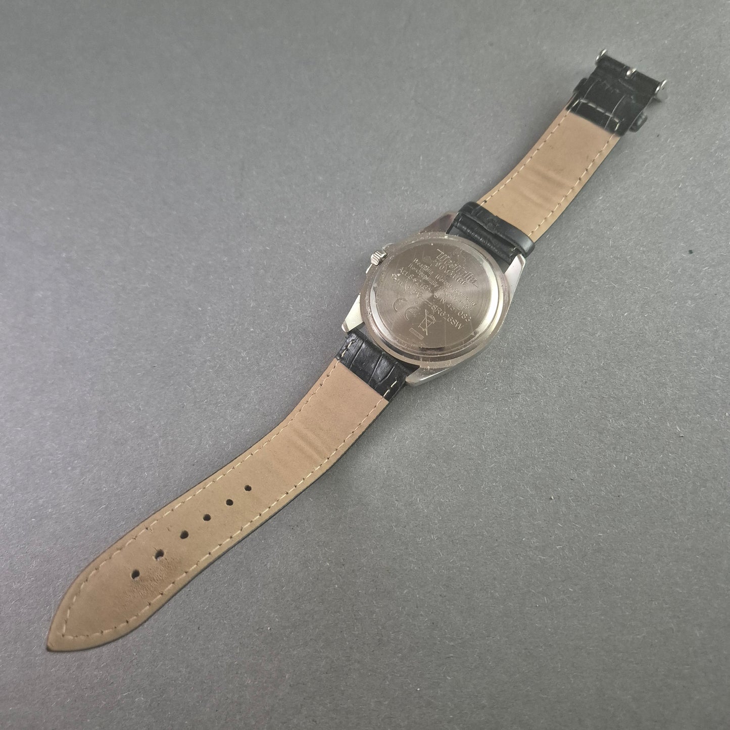 Stilvolle NAVOX Armbanduhr – Zeitloses Design mit schwarzem Lederarmband