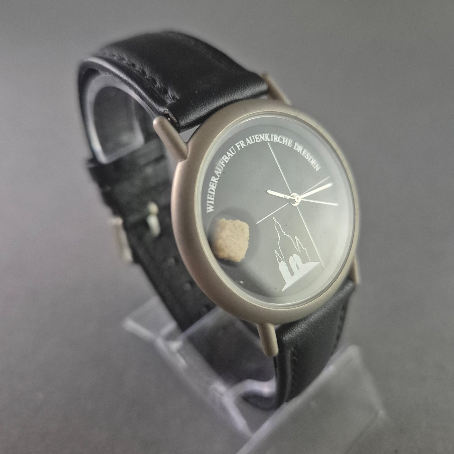 Limitierte Gedenkuhr – Wiederaufbau Frauenkirche Dresden mit Originalstein