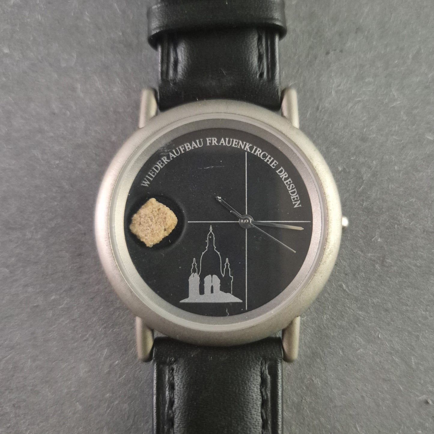 Limitierte Gedenkuhr – Wiederaufbau Frauenkirche Dresden mit Originalstein