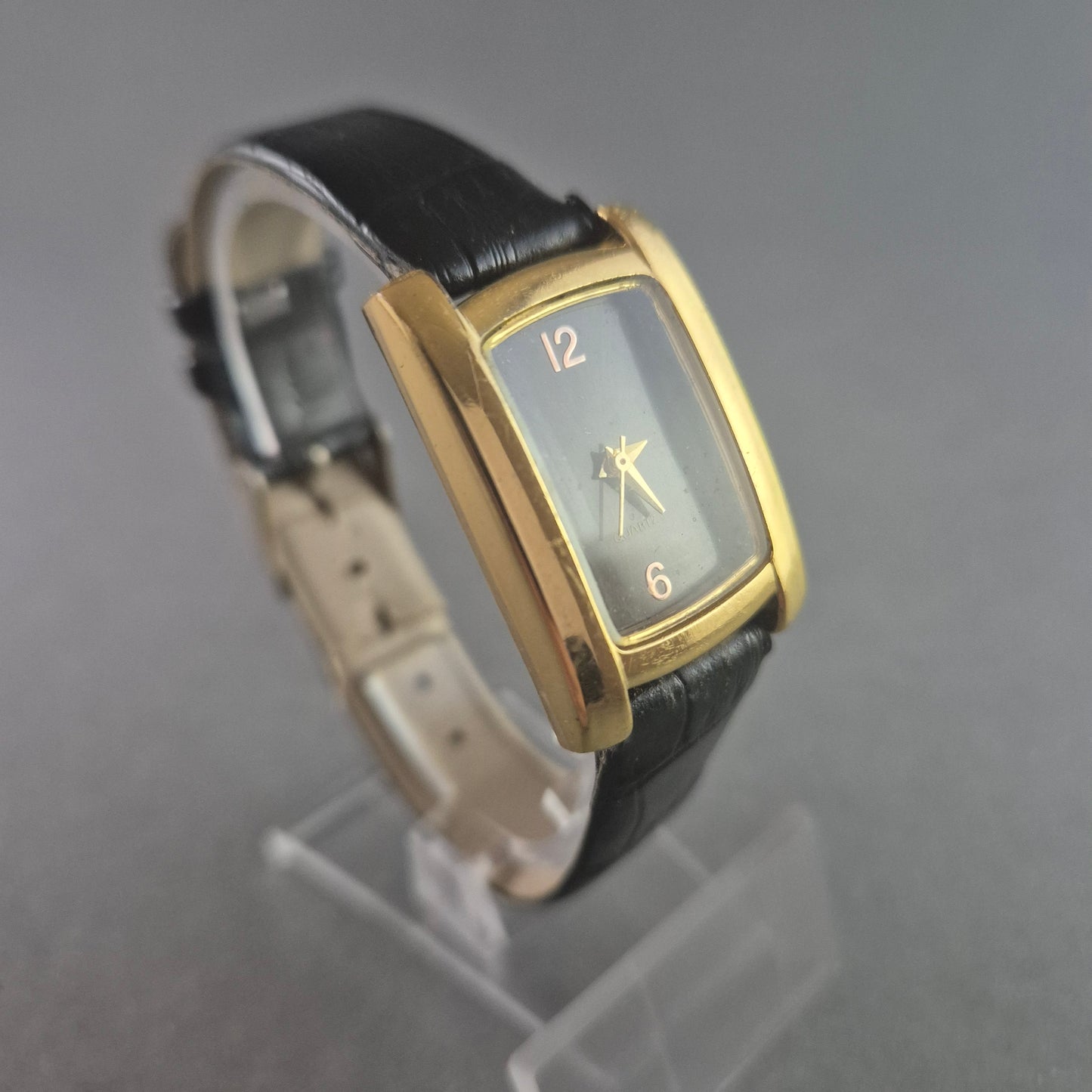 Eternal Love Armbanduhr Goldfarbenes Gehäuse mit schwarzem Lederarmband