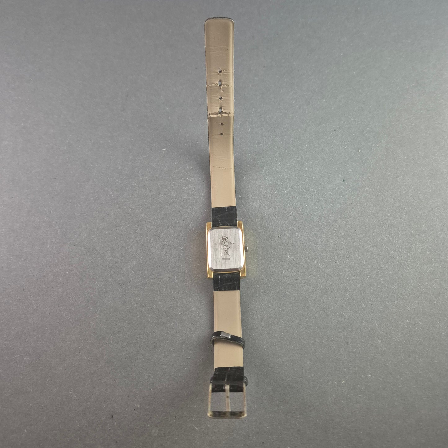 Eternal Love Armbanduhr Goldfarbenes Gehäuse mit schwarzem Lederarmband