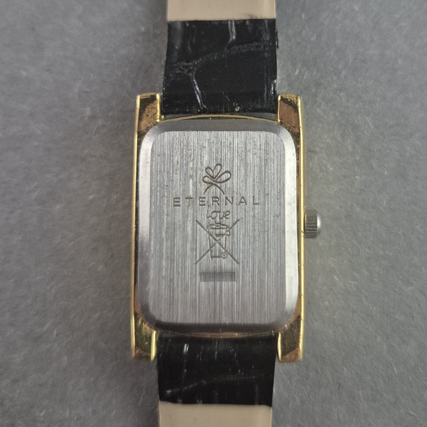 Eternal Love Armbanduhr Goldfarbenes Gehäuse mit schwarzem Lederarmband