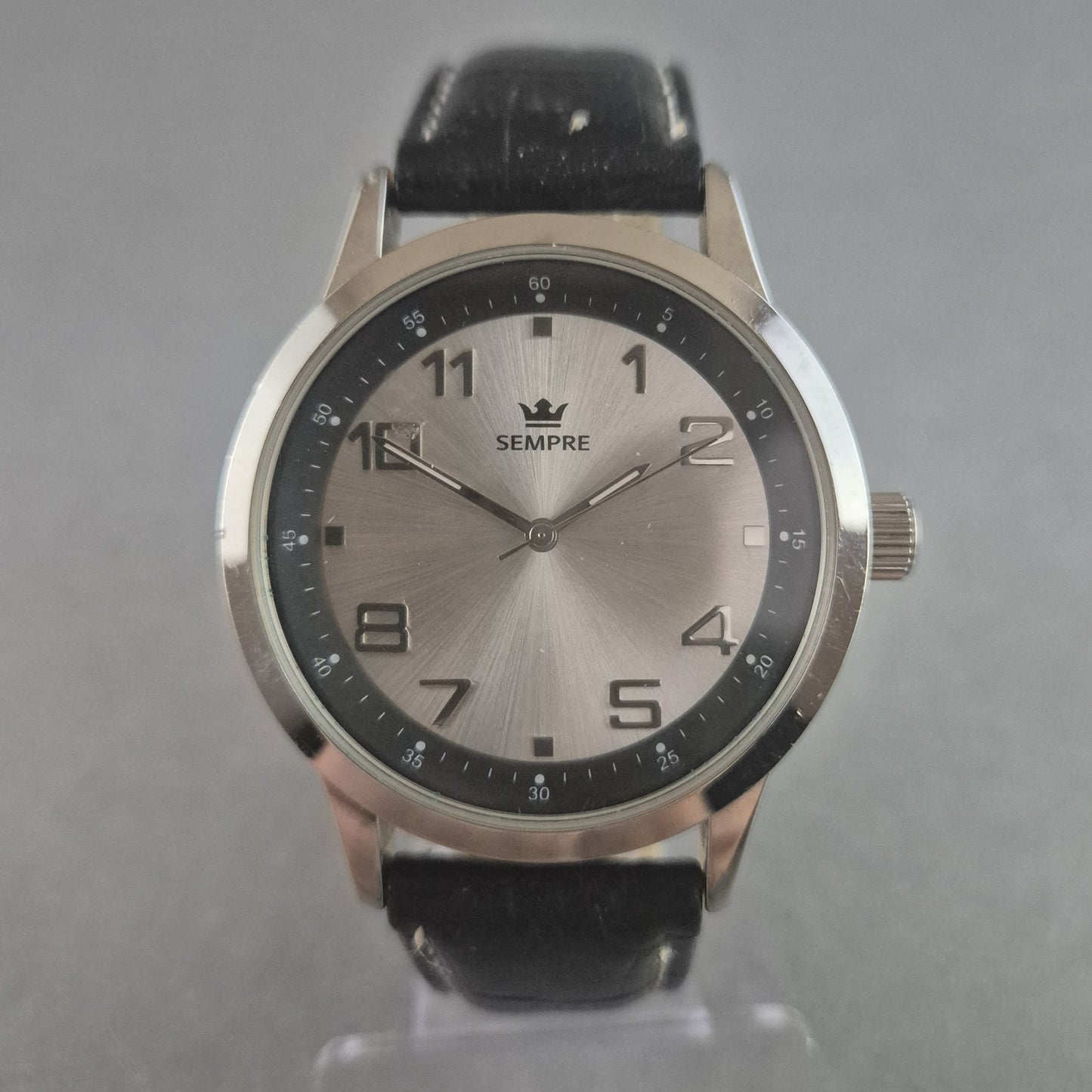 Stilvolle Sempre Armbanduhr – Edelstahlgehäuse mit schwarzem Lederarmband