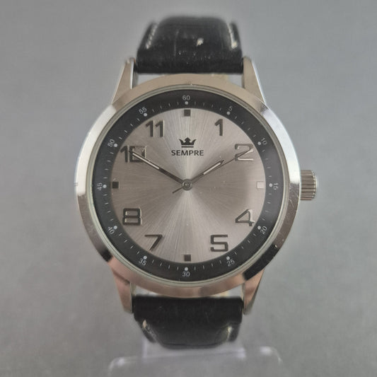 Stilvolle Sempre Armbanduhr – Edelstahlgehäuse mit schwarzem Lederarmband