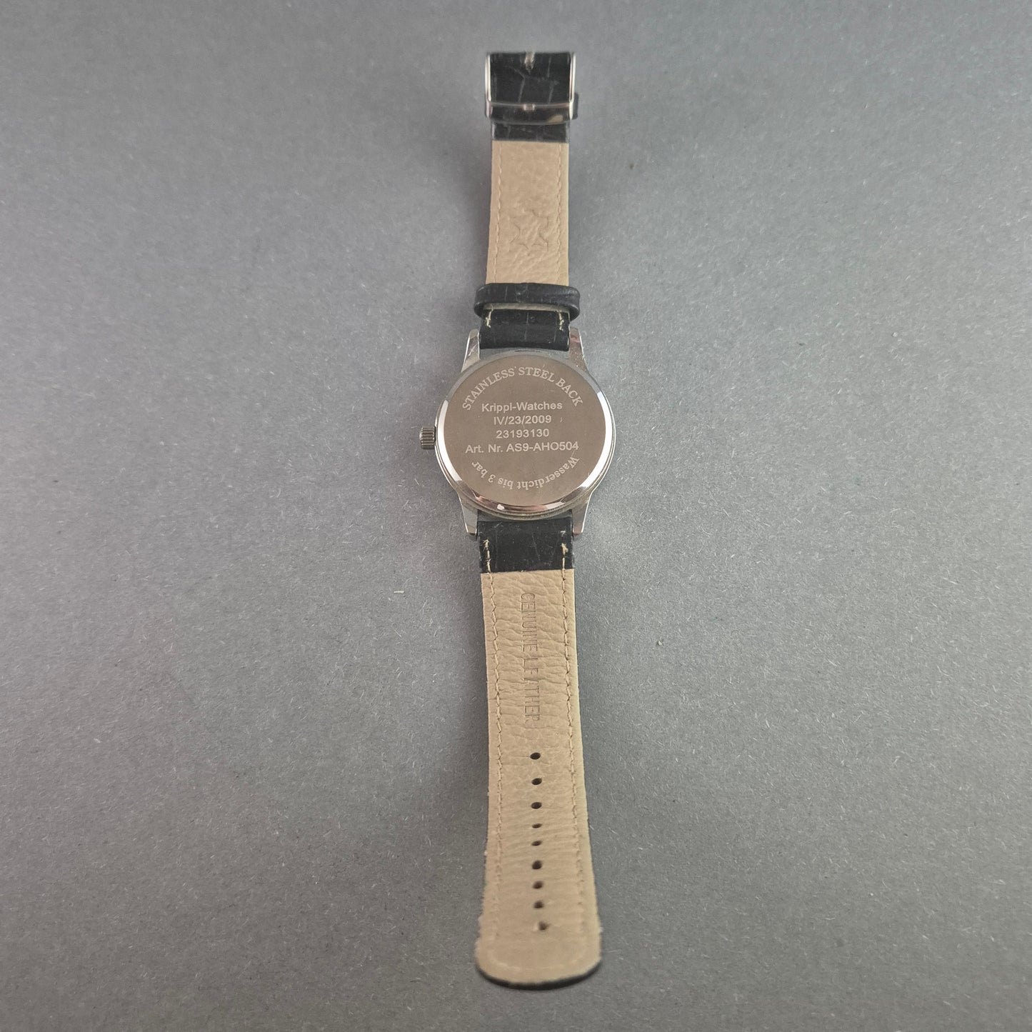 Stilvolle Sempre Armbanduhr – Edelstahlgehäuse mit schwarzem Lederarmband