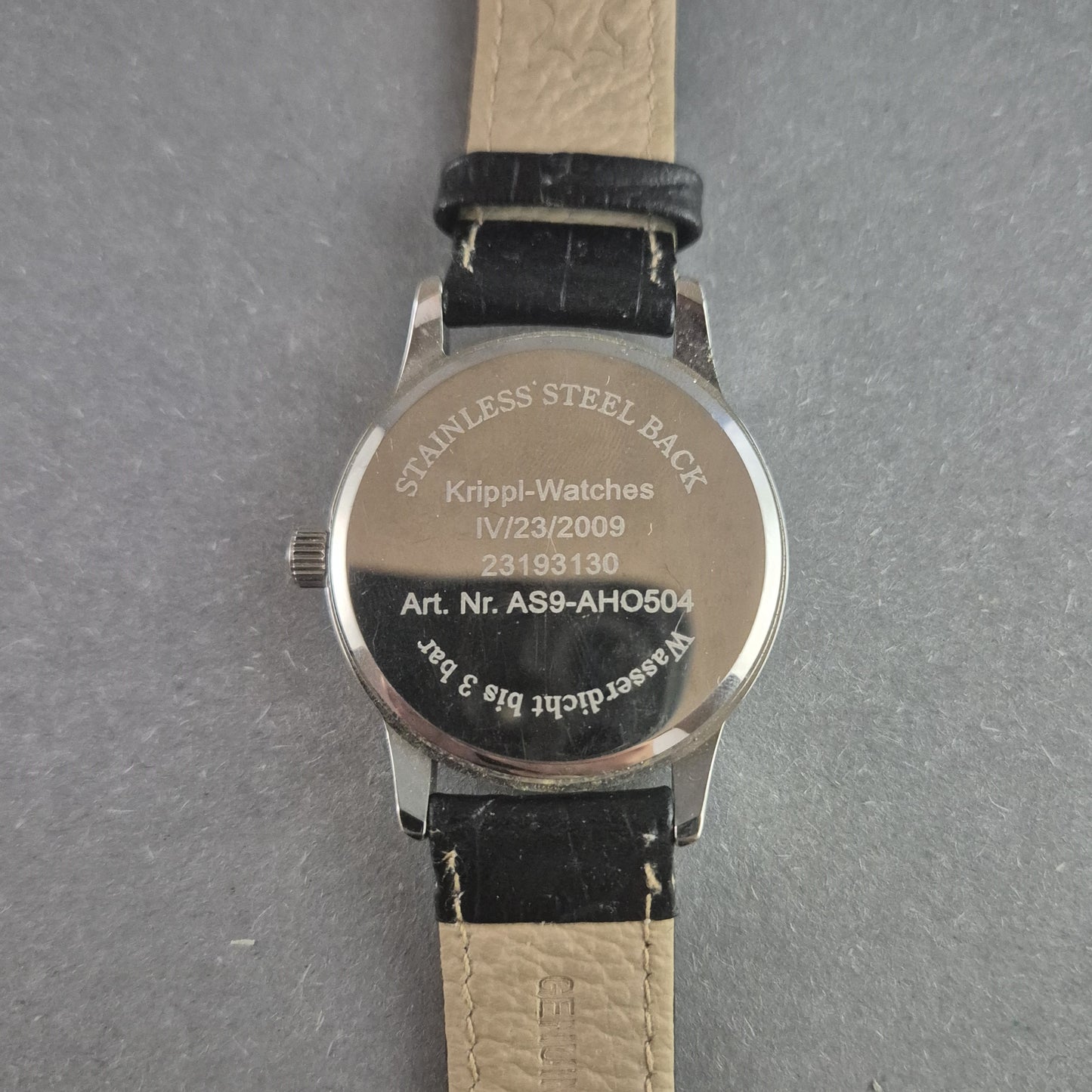 Stilvolle Sempre Armbanduhr – Edelstahlgehäuse mit schwarzem Lederarmband