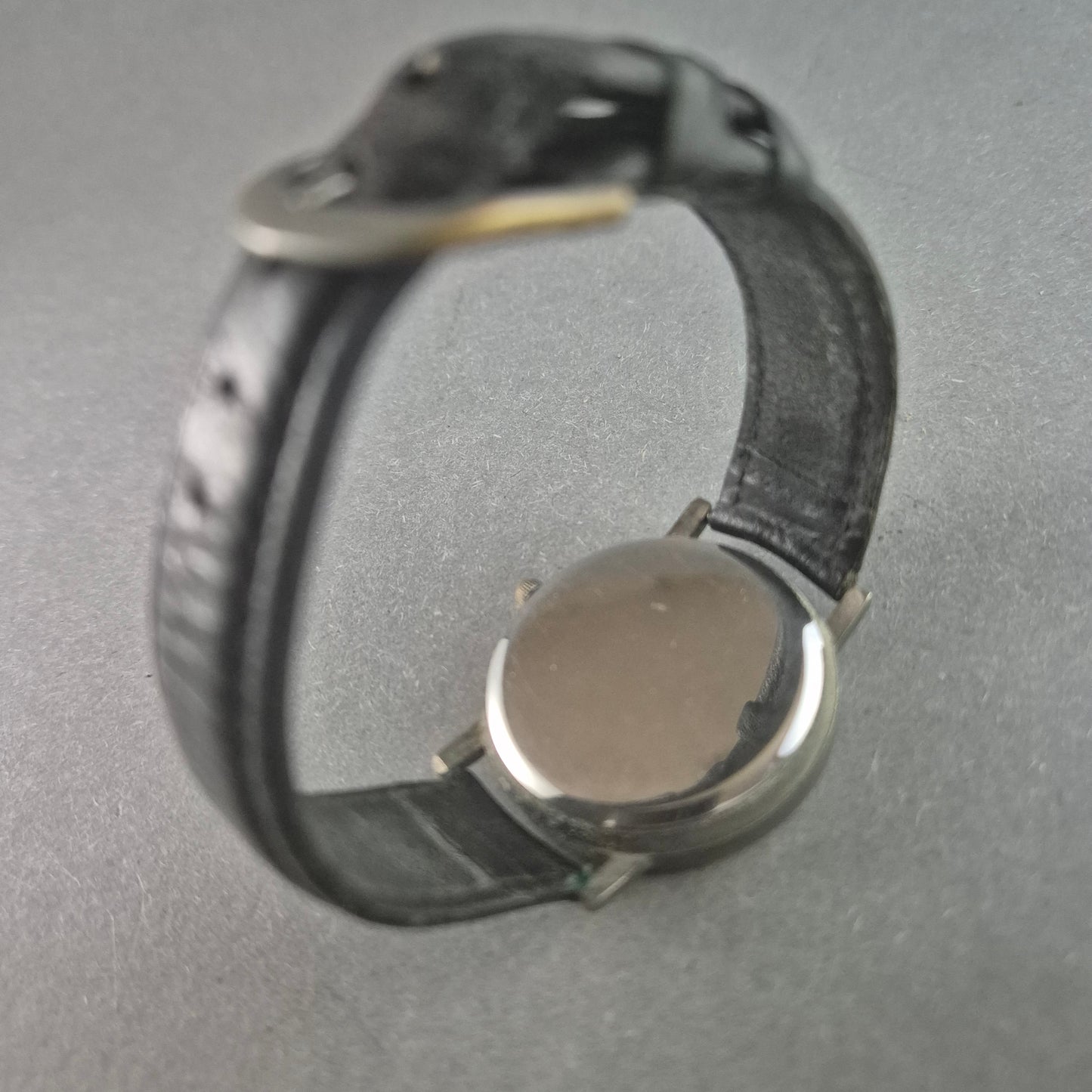 Schlichte Quarzuhr mit klassischem Design – Ideal für jeden Anlass