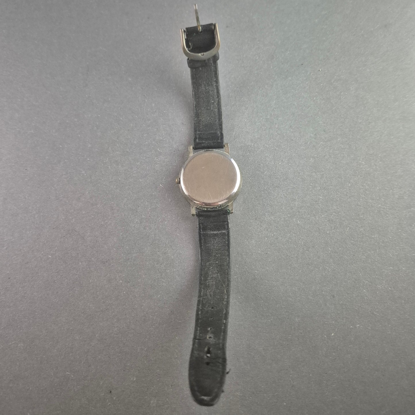 Schlichte Quarzuhr mit klassischem Design – Ideal für jeden Anlass