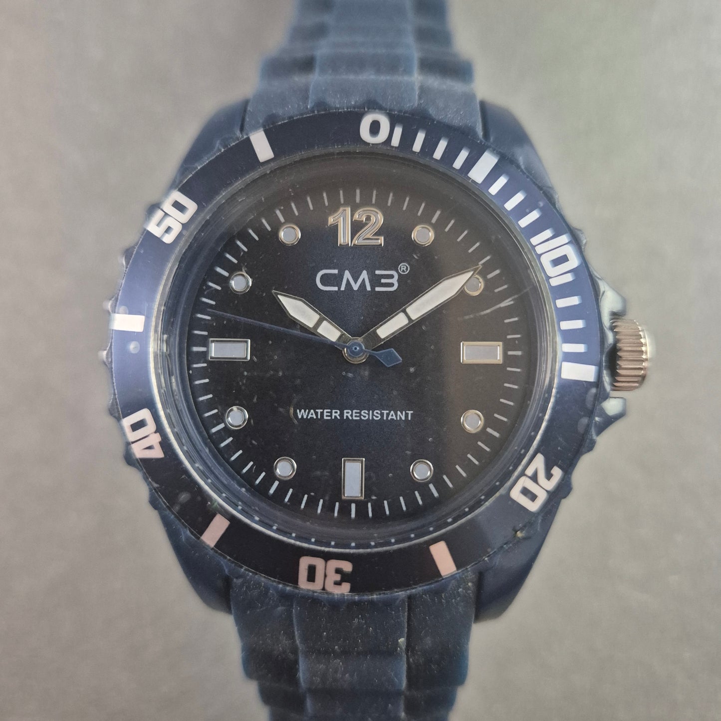 Stilvolle CM3 Armbanduhr – Sportliches Design mit Wasserschutz