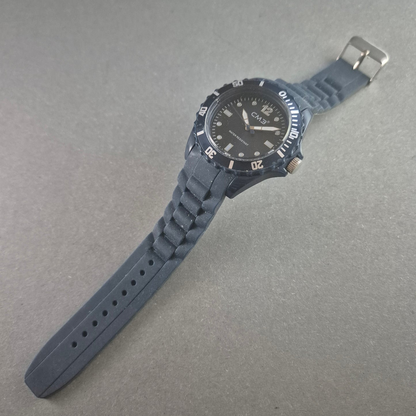 Stilvolle CM3 Armbanduhr – Sportliches Design mit Wasserschutz