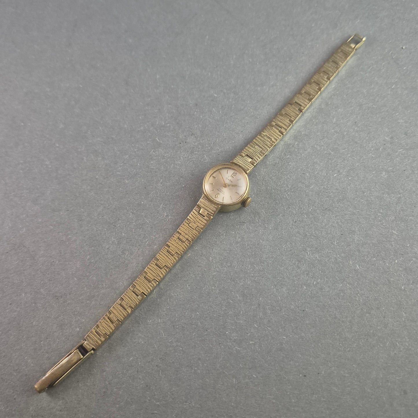 Vintage Jojo Damenarmbanduhr – Zeitlose Eleganz im Gold-Look