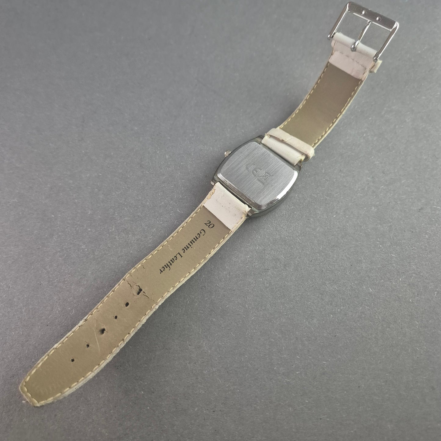 Elegante LK Damenarmbanduhr – Glänzendes Design mit Strassakzenten