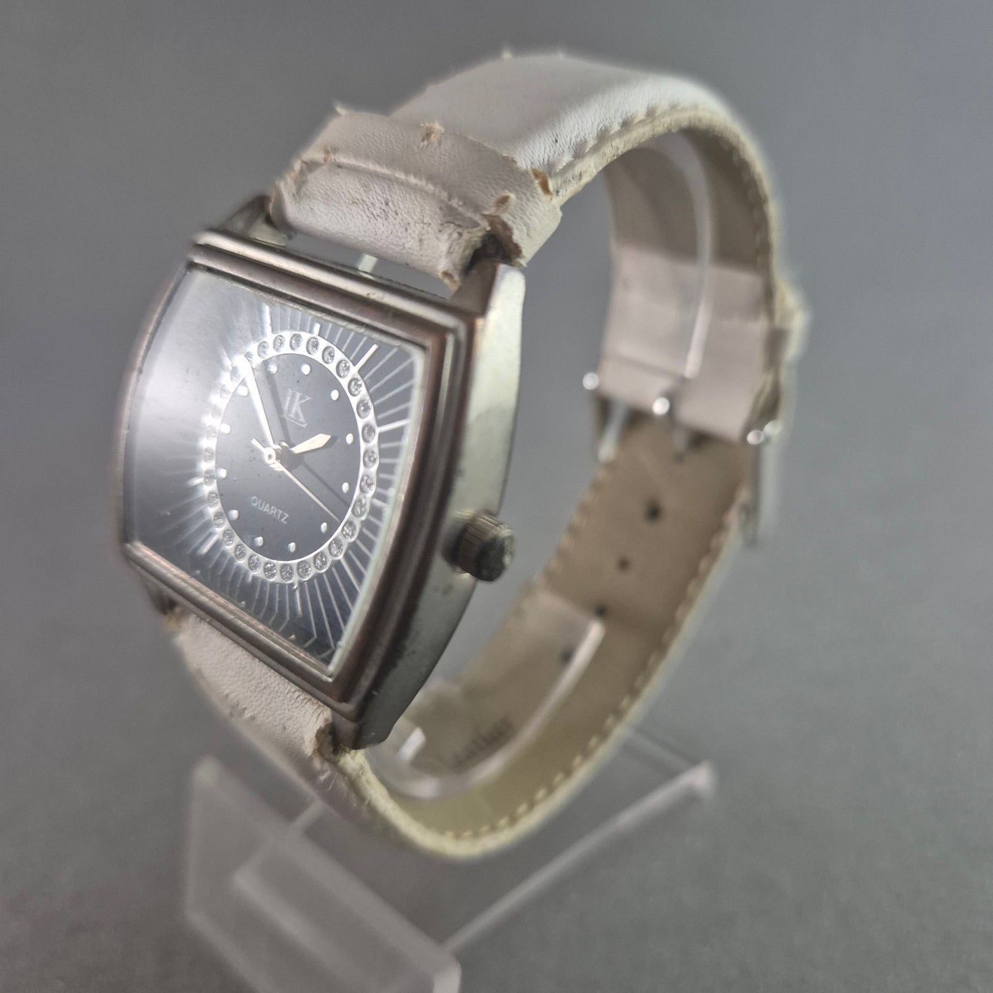 Elegante LK Damenarmbanduhr – Glänzendes Design mit Strassakzenten