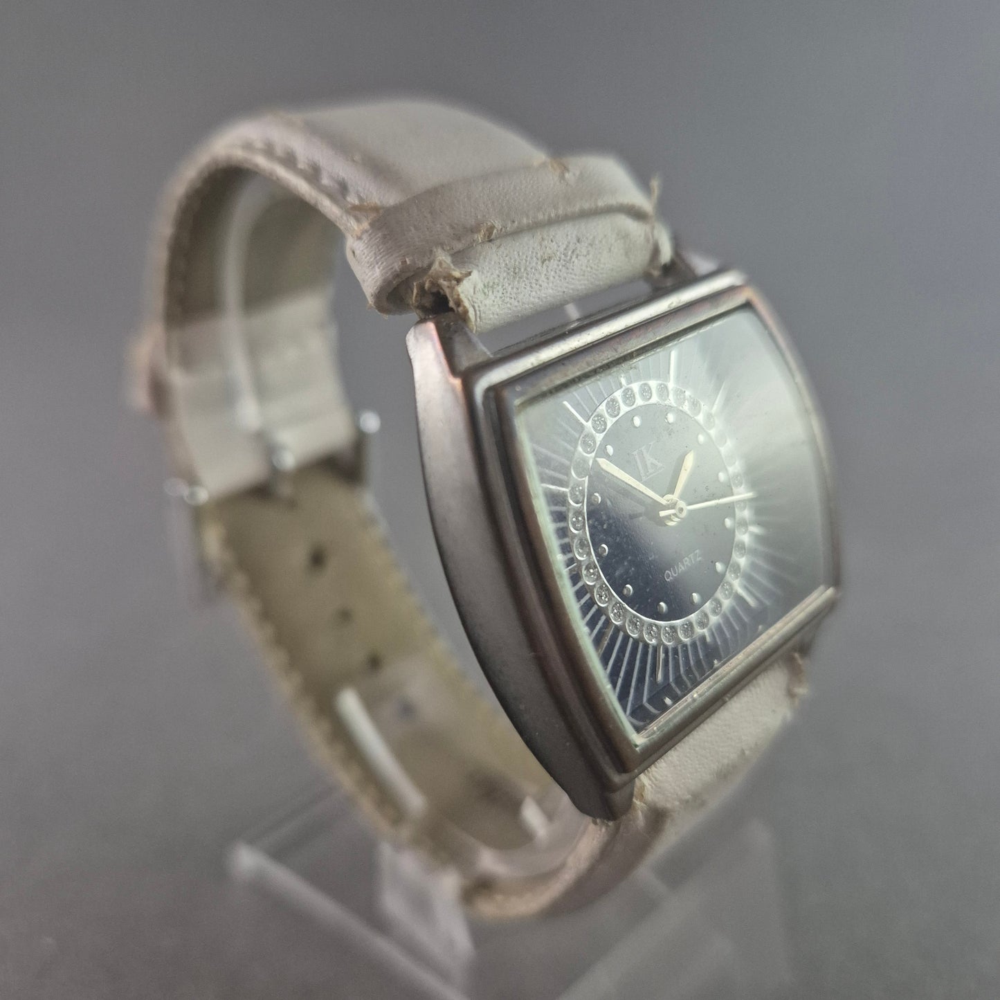 Elegante LK Damenarmbanduhr – Glänzendes Design mit Strassakzenten