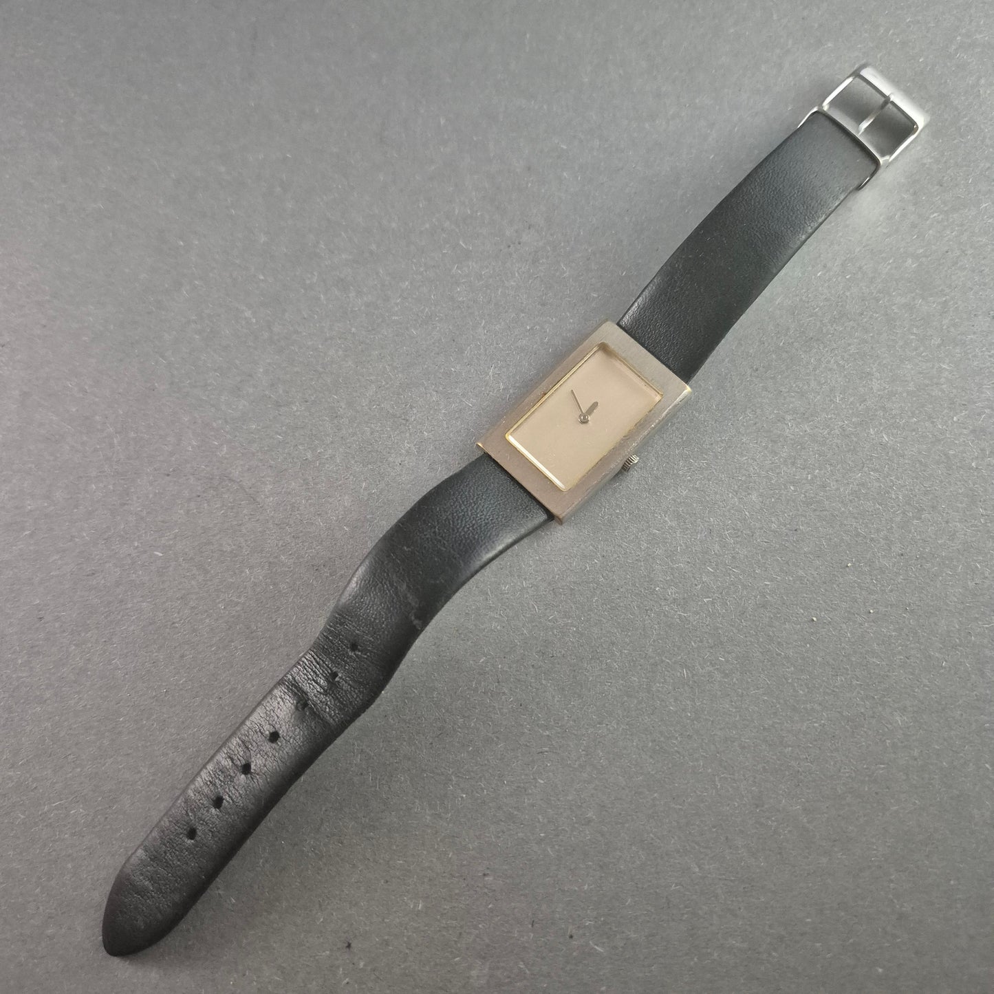 Elegante Senso di Donna Damenarmbanduhr – Zeitloses Minimalismus-Design