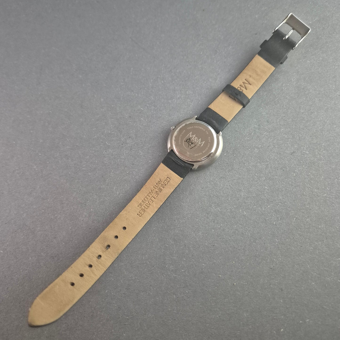 Elegante M&M Germany Damenarmbanduhr – Zeitloses Design aus Edelstahl